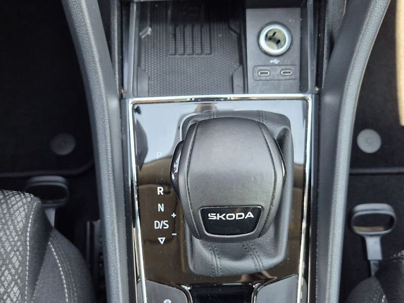Škoda Karoq Top Selection 1.5 TSI 110 kW - fotka 24 z 29
