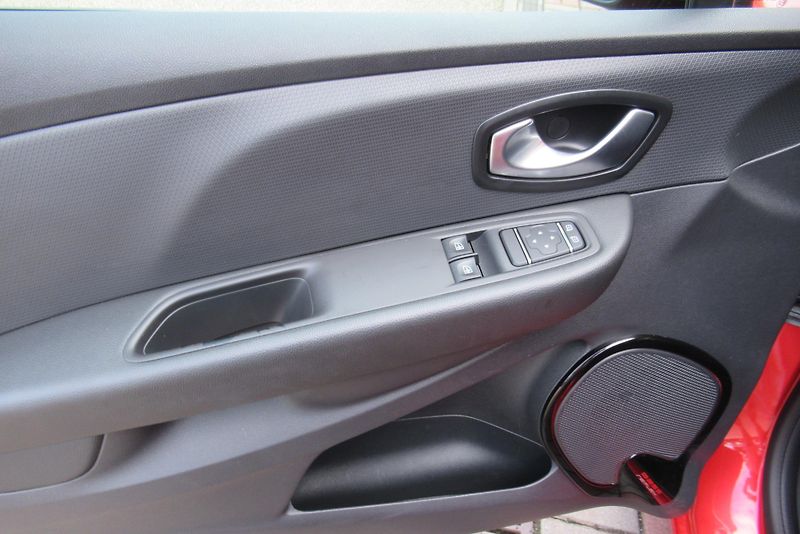 Renault Clio 0.9 TCe KLIMA VYHŘÍV. SEDADLA - fotka 17 z 20