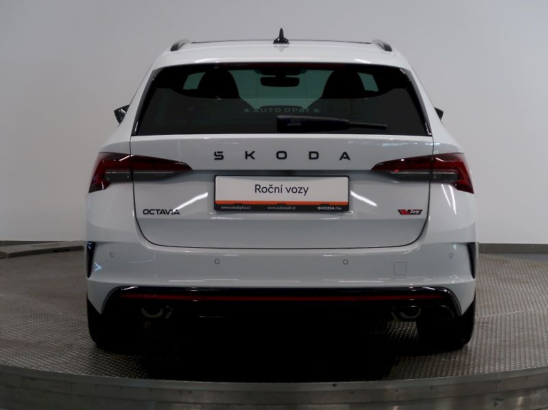 Škoda Octavia (2026) RS 2.0TSI 195KW DSG TAŽNÉ PANO - fotka 9 z 48