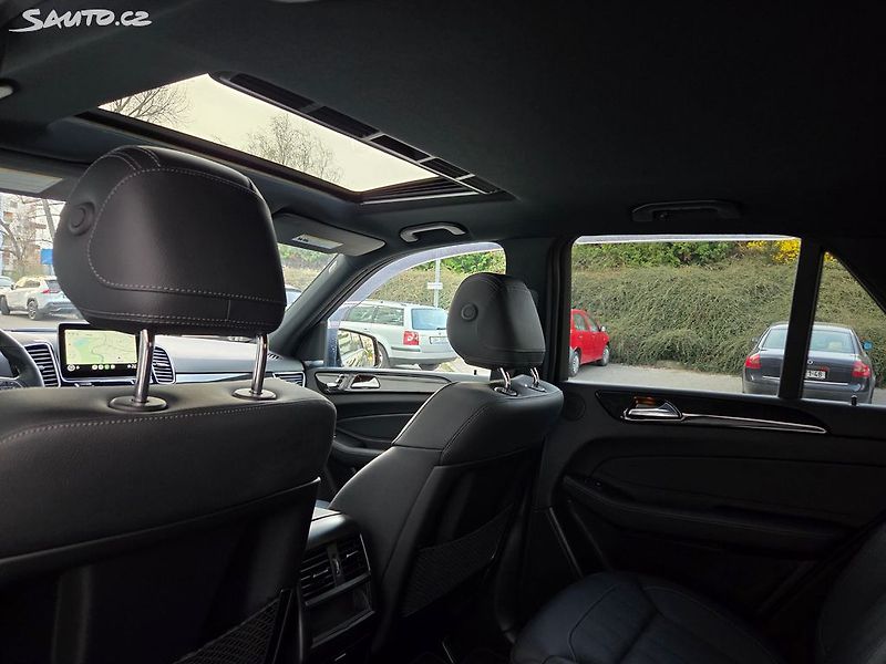 Mercedes-Benz GLE (2019) 400 TOP STAV naj 24 tis.km. - fotka 26 z 48