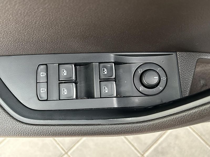 Škoda Superb 2.0 TDI L&K - fotka 16 z 29
