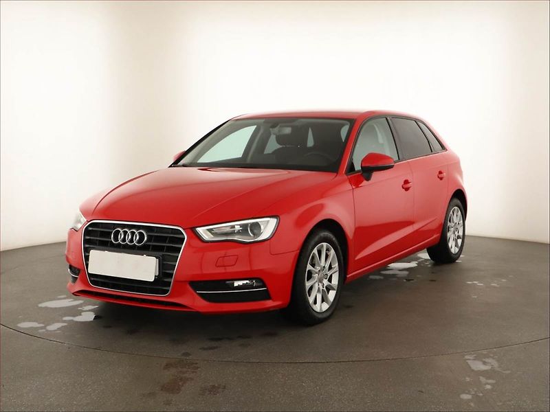 Audi A3 (2016) 1.6 TDI, Navi, Bi-Xenony - fotka 2 z 13