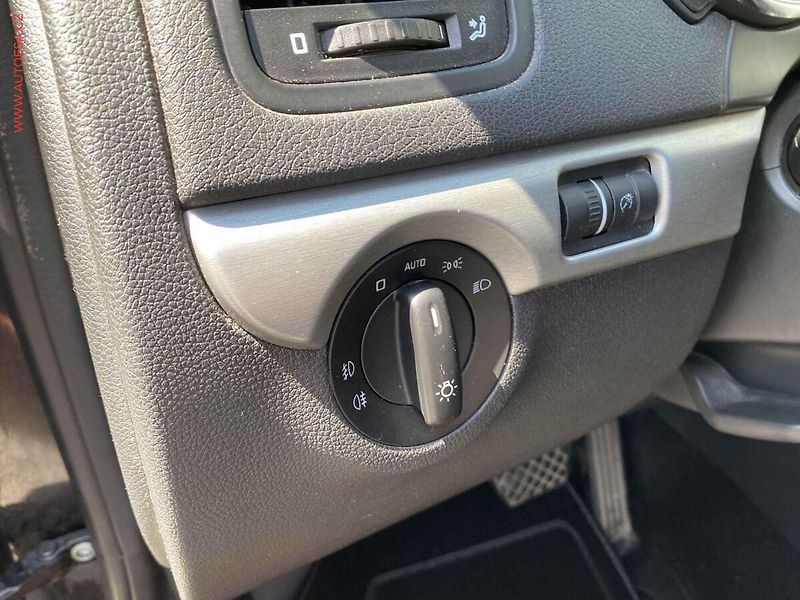 Škoda Yeti (2012) 2.0 TDi, Elegance, DSG, TZ - fotka 15 z 17
