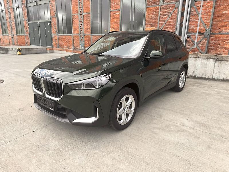 BMW X1 (2024) sDrive20i, panorama - fotka 2 z 35