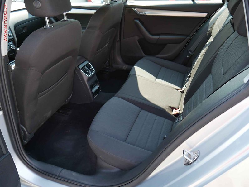 Škoda Octavia (2015) 1.6 TDI, ČR, AC, výhřev sed. - fotka 10 z 16