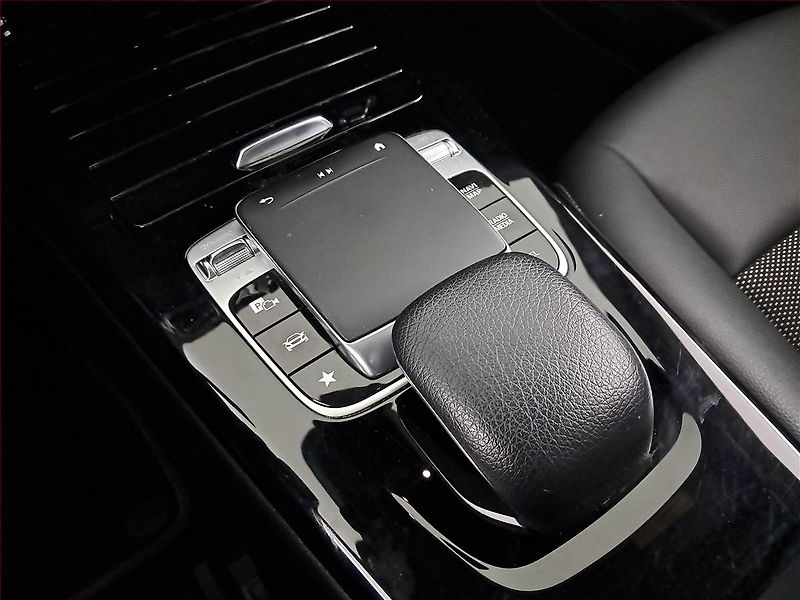 Mercedes-Benz CLA (2019) 180 - fotka 17 z 21