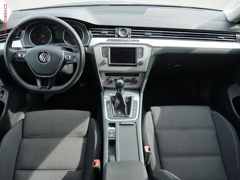 Volkswagen Passat (2015) 2.0TDi, AC, LED, park.asist - fotka 8 z 24