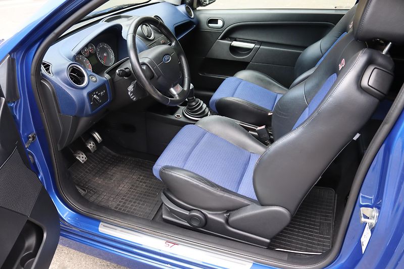 Ford Fiesta ST 2.0i 110kW - fotka 22 z 49