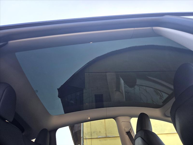 Tesla Model Y 0,0 LFP Ryzen Tažné Enhanced A - fotka 12 z 22