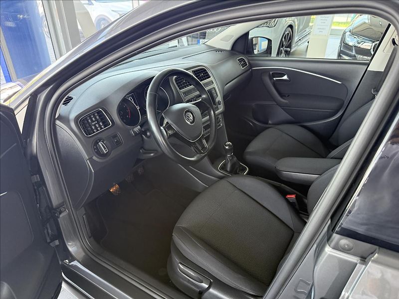 Volkswagen Polo 1,2   TSI 66KW,HIGHLINE,1.MAJ - fotka 7 z 22