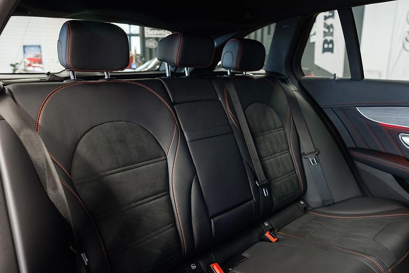 Mercedes-Benz Třídy C (2019) C43 AMG V6 Biturbo 4Matic - fotka 33 z 44