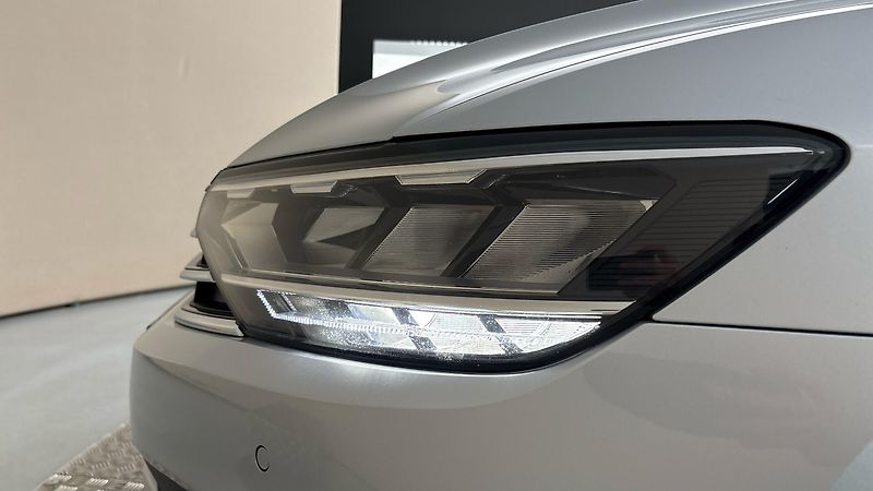 Volkswagen Passat 2.0 TDI DSG Elegance Variant - fotka 18 z 26