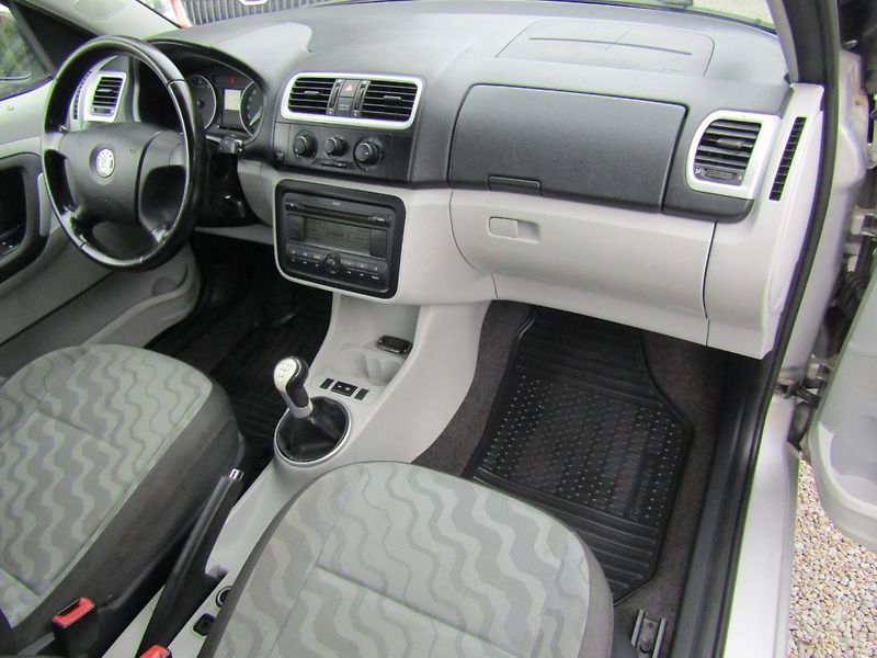 Škoda Roomster (2007) 1.6 16V 77kW - fotka 14 z 36