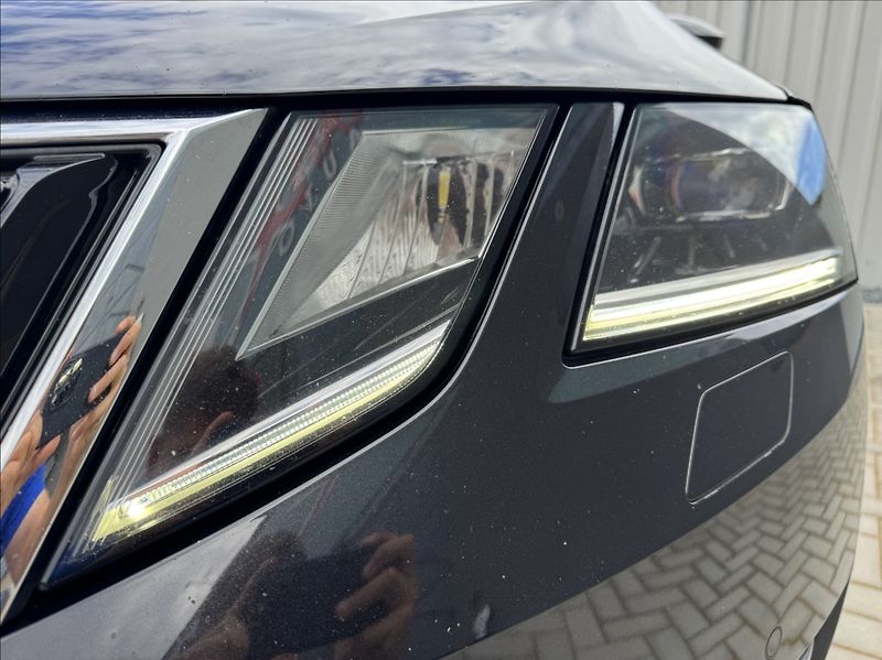 Škoda Octavia 2,0 TDI DSG STYLE DPH 1.maj ČR - fotka 9 z 50