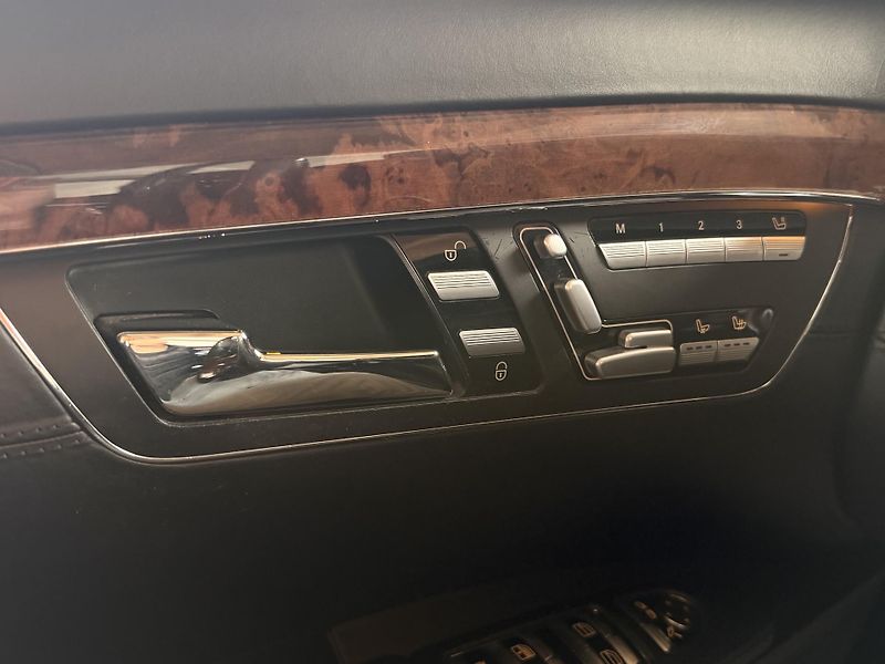 Mercedes-Benz Třídy S S 500 L - fotka 21 z 30