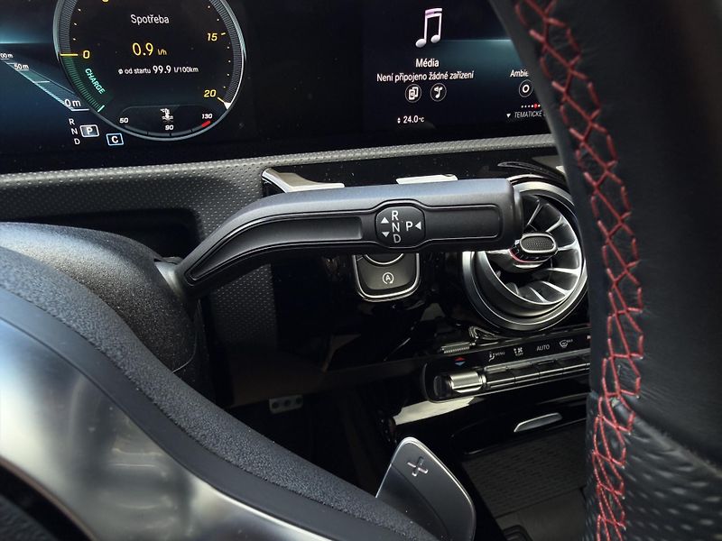 Mercedes-Benz CLA 220d Shooting Brake AMG - fotka 23 z 37