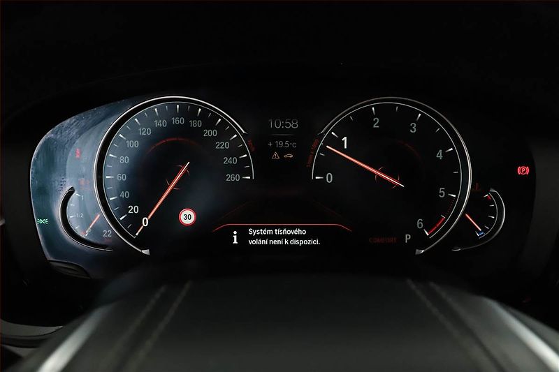 BMW Řada 5 (2017) 530d xDrive, 4X4, Automat - fotka 8 z 21