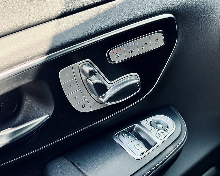 Mercedes-Benz Třídy V (2026) 300d EXCLUSIVE AMG 4M L AIR - fotka 19 z 36