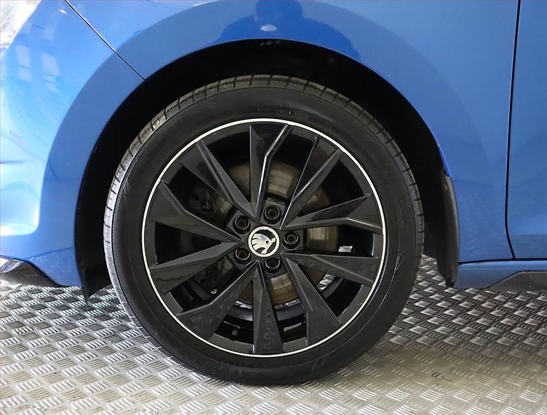 Škoda Rapid (2017) Spaceback 1.0 TSI, Xenony - fotka 15 z 22