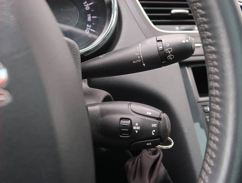 Peugeot 5008 (2011) 2.0 HDI, Navi, Tempomat - fotka 19 z 25