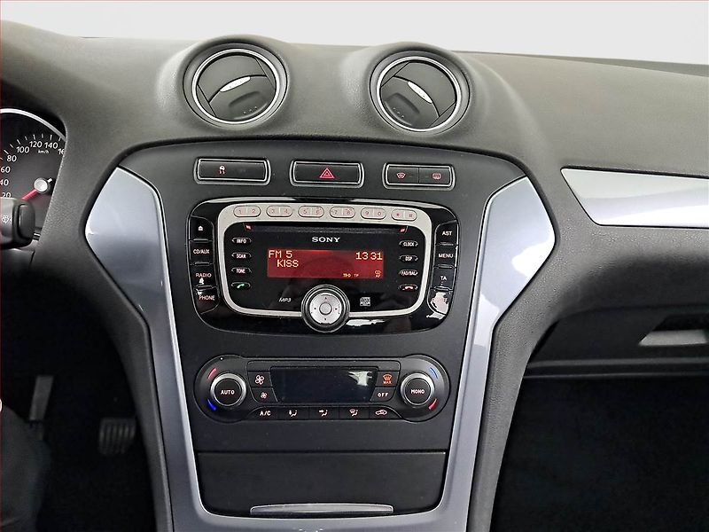 Ford Mondeo (2011) 2.0 TDCi, Vyhř. sedaček - fotka 12 z 14