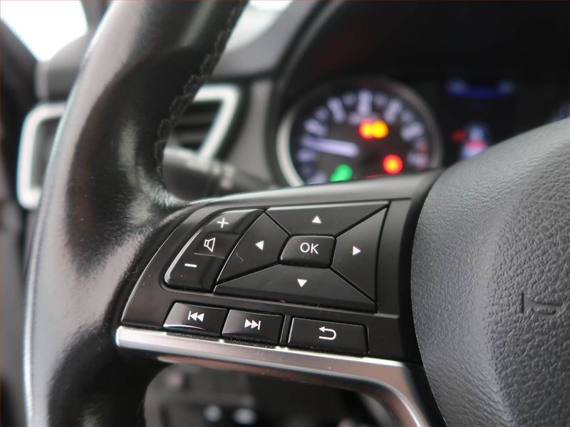 Nissan Qashqai (2021) 1.3 DIG-T, ČR,1.maj - fotka 14 z 16