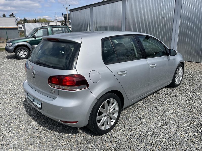 Volkswagen Golf 1.6TDi 105PS  6 HIGHLINE TOP!! - fotka 49 z 176