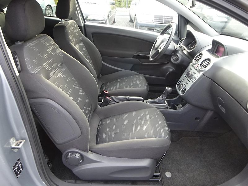 Opel Corsa 1.4i 74kW AUTOMAT SERVISKA - fotka 11 z 26