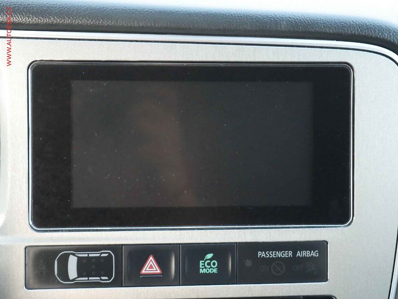 Mitsubishi Outlander (2017) 2.0MiVEC 4WD, AT, +kola - fotka 11 z 16