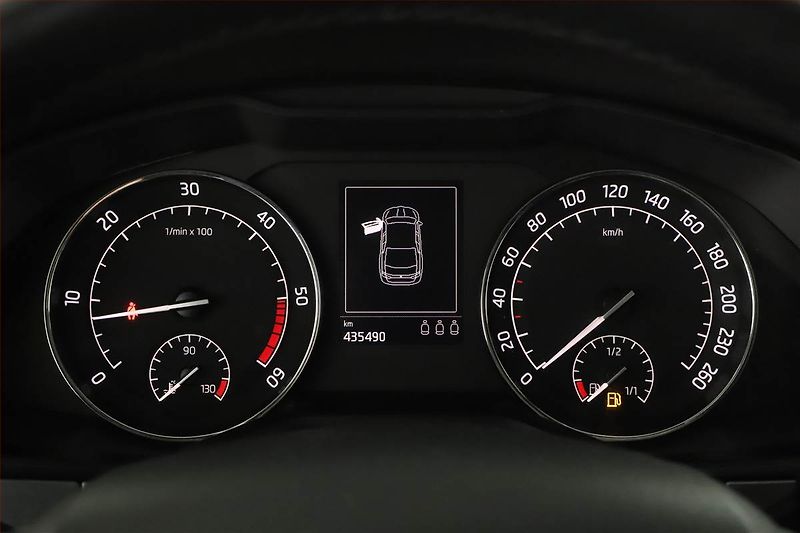 Škoda Superb (2015) 2.0 TDI, Automat, Navi, Xenony - fotka 8 z 15