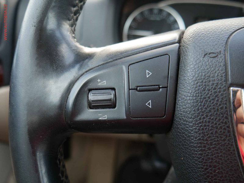 Škoda Octavia (2011) 2.0 TDI, ČR, AC - fotka 14 z 19
