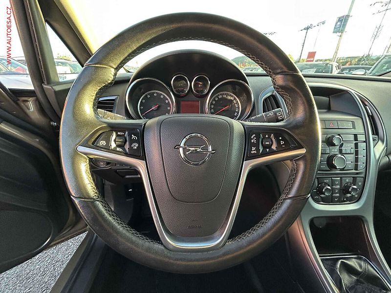 Opel Astra (2012) 1.4 16V, Klima - fotka 12 z 15