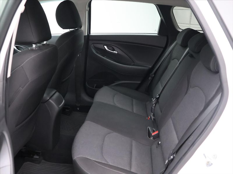 Hyundai i30 1,6 CRDi 85kW Aut. Style CZ - fotka 14 z 36
