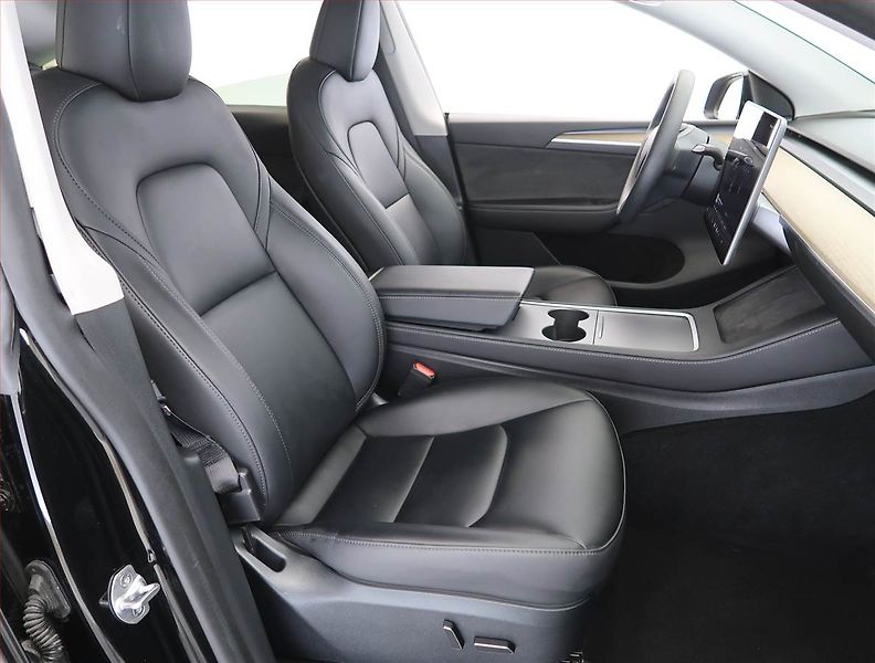 Tesla Model Y (2023) RWD LFP 60kWh, SoH 98% - fotka 9 z 33