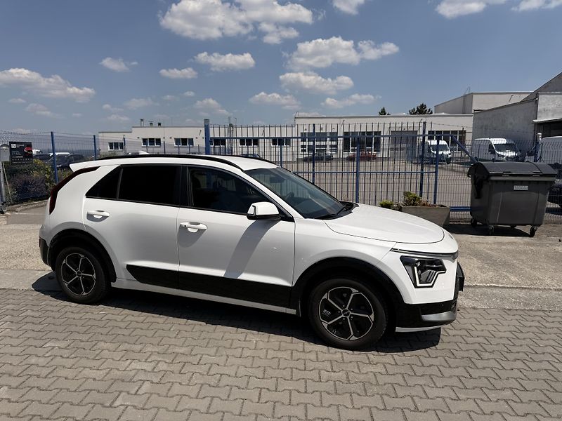 Kia Niro (2023) 1.6 GDI,HEV,ČR,5,5 L/100KM - fotka 7 z 22