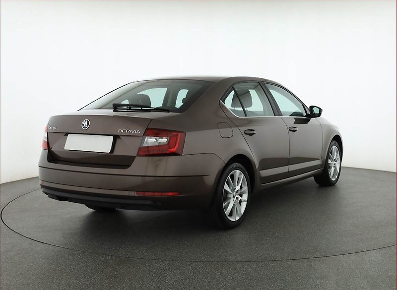 Škoda Octavia (2018) Style 1.4 TSI, ČR,1.maj - fotka 5 z 20