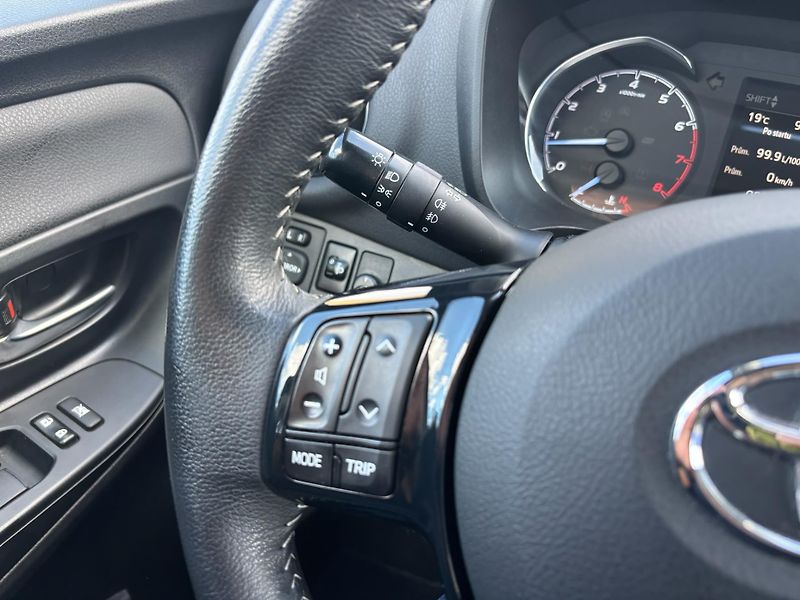 Toyota Yaris 1.5 VVT-i Active Trend - fotka 17 z 27