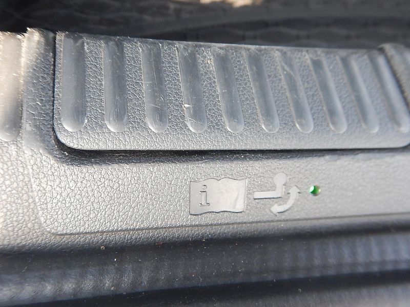 Škoda Superb 2.0 TDI, DSG, L&K, DIGIKLIMA - fotka 15 z 37