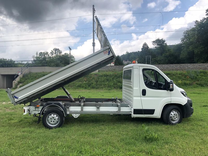 Peugeot Boxer (2021) 2.2HDi sklápěč 3.6m  43000 km  - fotka 4 z 11