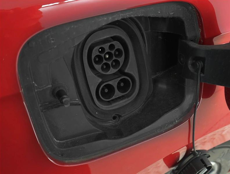 Škoda Enyaq (2022) Sportline 60 (62 kWh), SoH 94% - fotka 18 z 19
