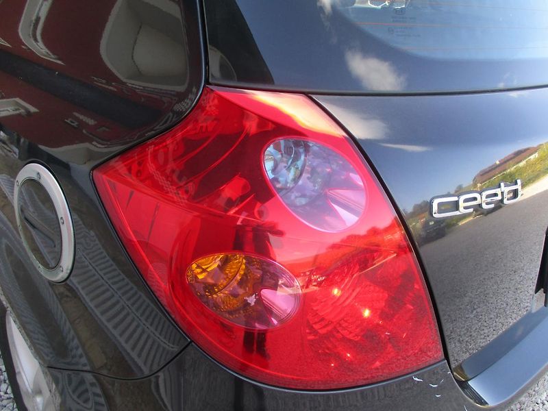 Kia Ceed 1.6 CRDi 16V - fotka 30 z 30