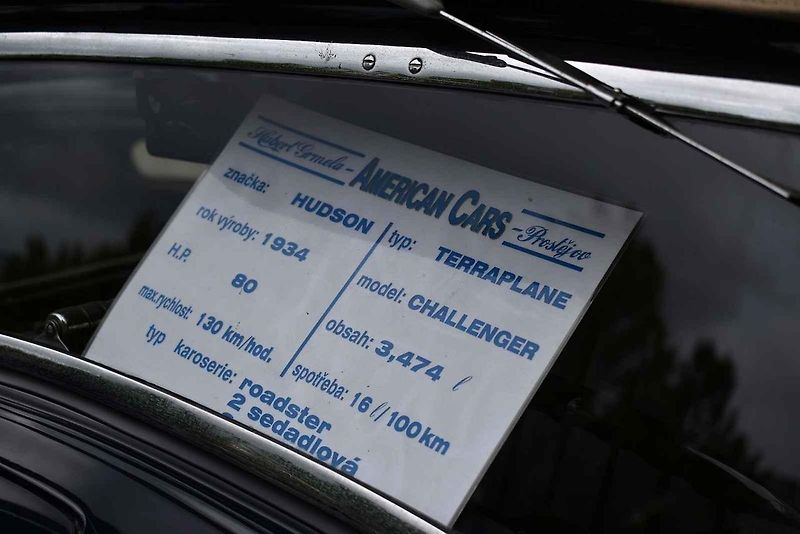 Tradiční sraz autoveteránistů na náměstí T. G. Masaryka v Prostějově. 18. května 2025