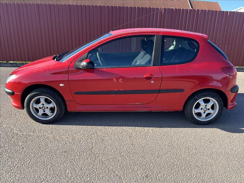 Peugeot 206 1,4 HDi SERVIS VSTŘIKY ROZVODY - fotka 4 z 27