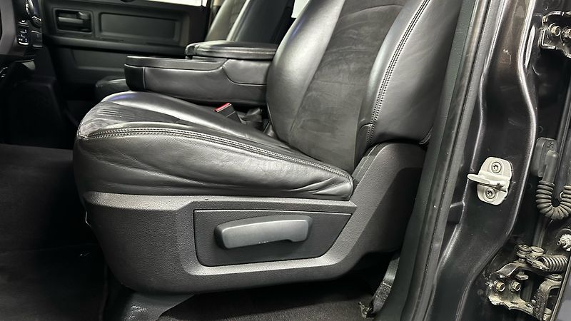 Dodge RAM 5,7L V 8 HEMI / OFFROAD PAKET - fotka 39 z 41