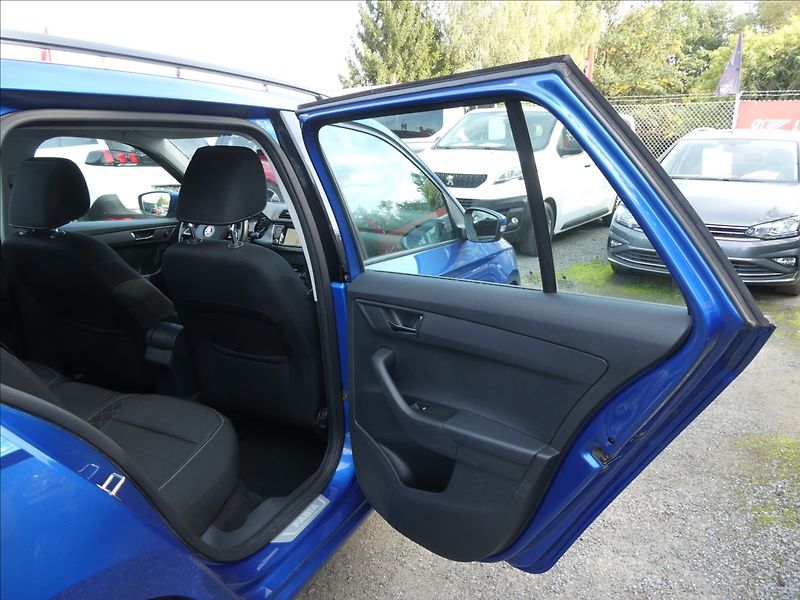 Škoda Fabia 1,0 TSi 81kW STYLE,ČR,navigace - fotka 25 z 39