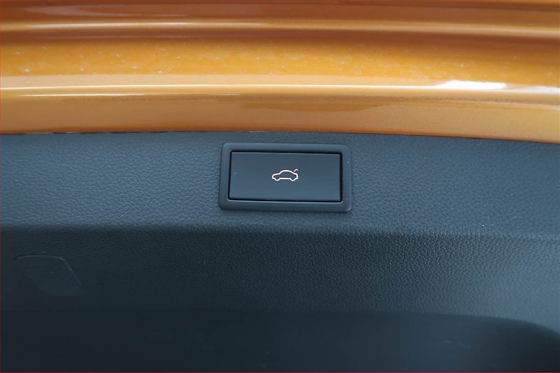 Škoda Karoq (2024) Sportline 1.5 TSI - fotka 19 z 19