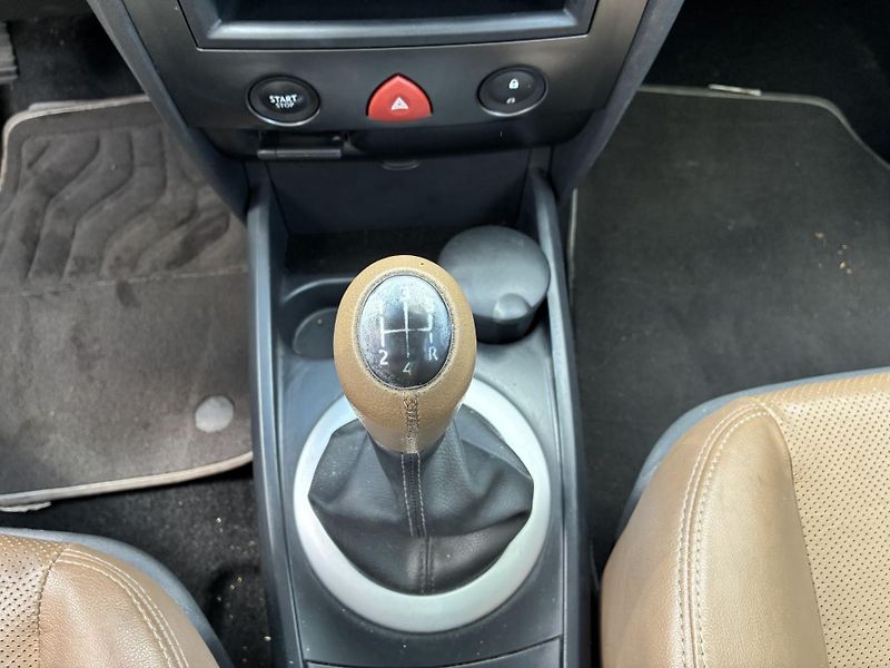 Renault Mégane 1.6i 16V 82kW KABRIO - fotka 14 z 23