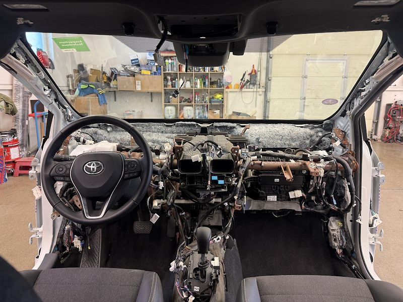 Toyota Corolla 1.8 VVT-i 72 kW - fotka 9 z 13