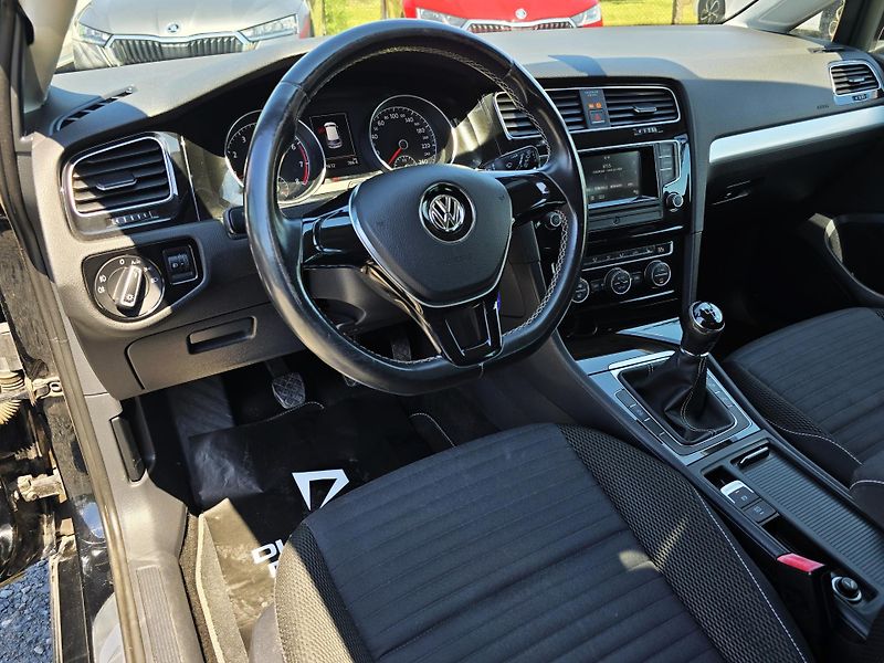 Volkswagen Golf 1.2TSI 63 KW CUP  - fotka 12 z 20