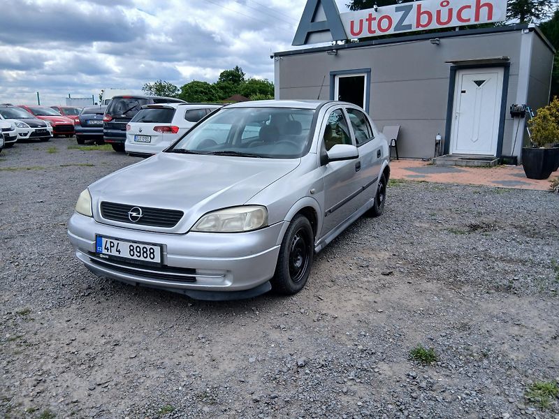 Opel Astra 1.2i - fotka 2 z 23
